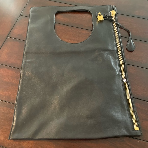 Tom Ford - Grain Leather Flat Alix Bag - Picture 5 of 7